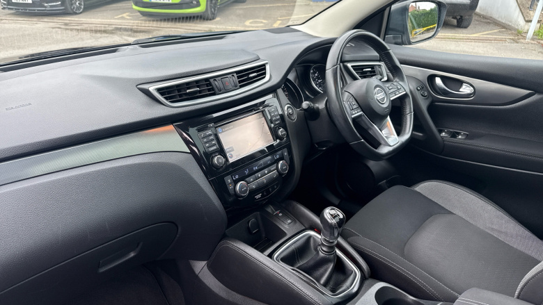 Nissan Qashqai 1.2 DiG-T N-Connecta 5dr Petrol Hatchback